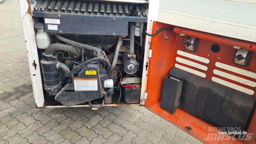 Bobcat 553 Krautuvai su šoniniu pasukimu
