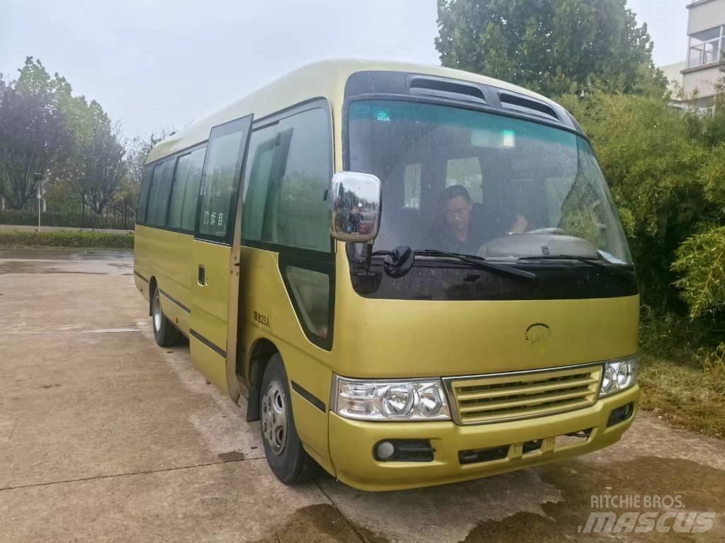 Toyota Coaster Tarpmiestiniai autobusai