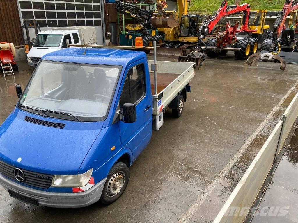 Mercedes-Benz 208 D Platformos/ Pakrovimas iš šono