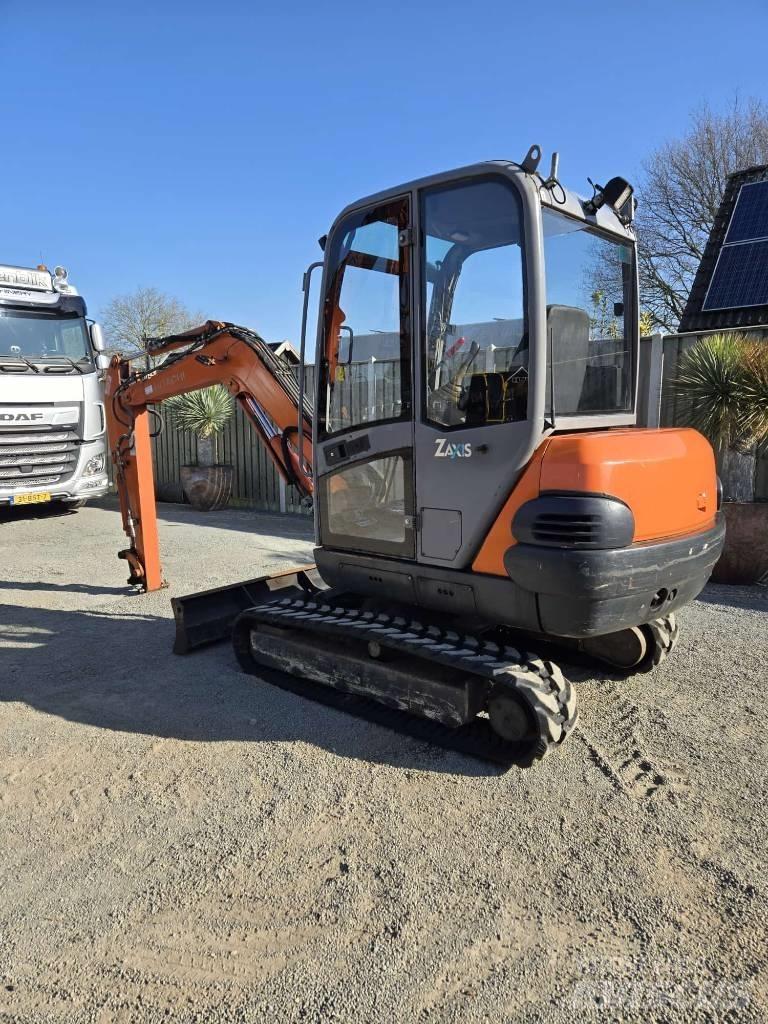 Hitachi ZX 30 Mini ekskavatoriai < 7 t