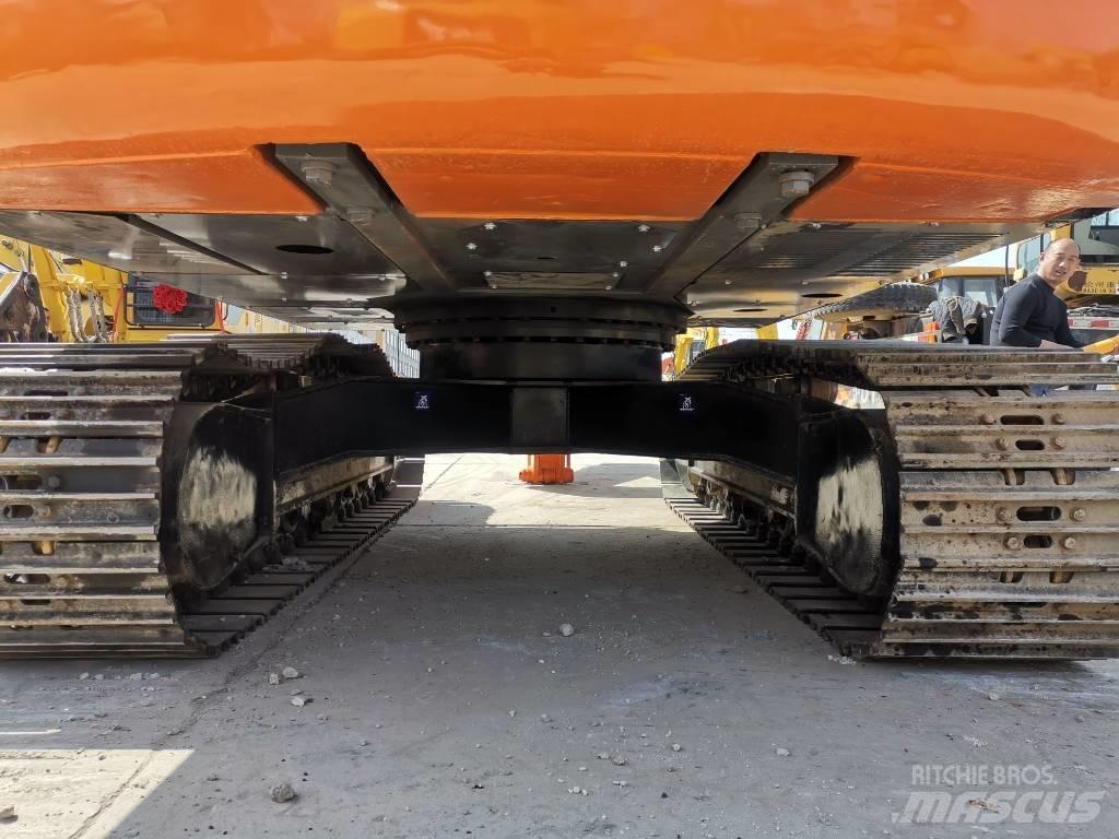 Hitachi ZX 200 Vikšriniai ekskavatoriai