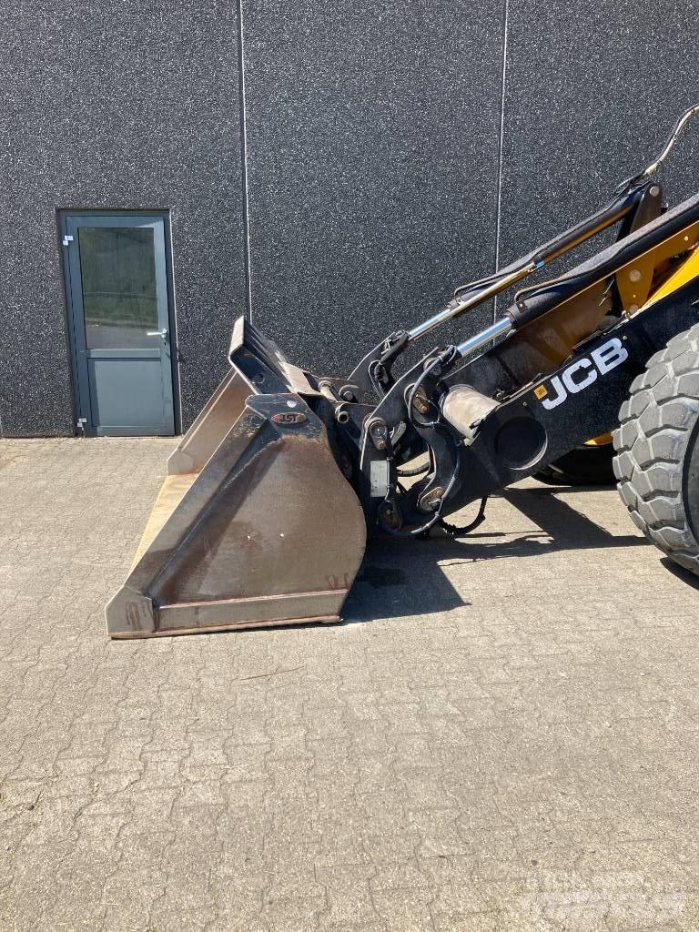 JCB 437 HT HL Naudoti ratiniai krautuvai