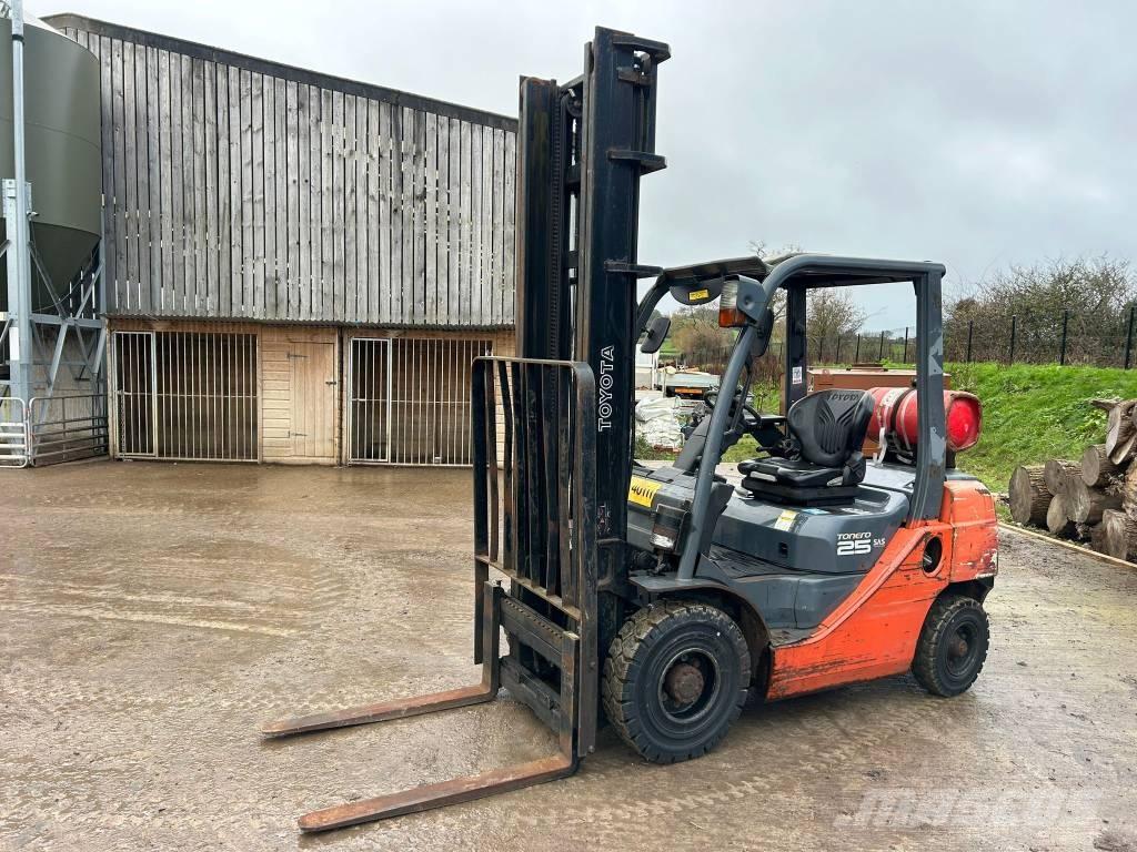 Toyota Tonero LPG (dujiniai) krautuvai