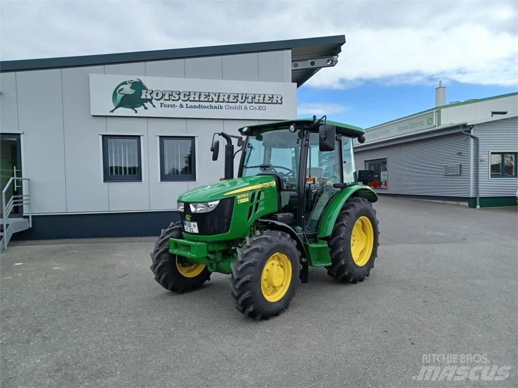 John Deere 5058E Traktoriai