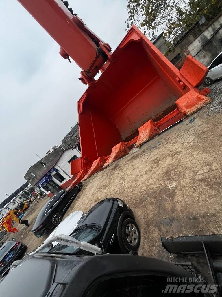 Hitachi ZX 70 Vidutinės galios ekskavatoriai 7-12 t