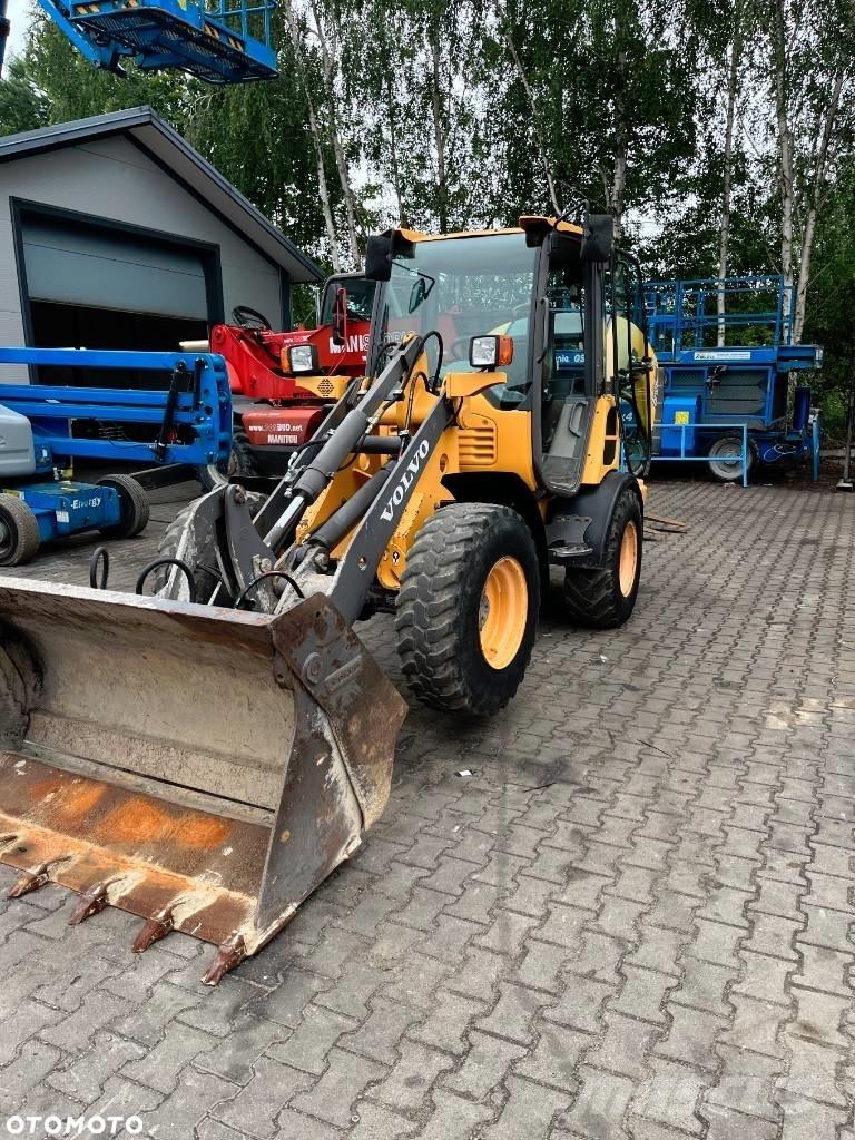 Volvo L 25 F Naudoti ratiniai krautuvai
