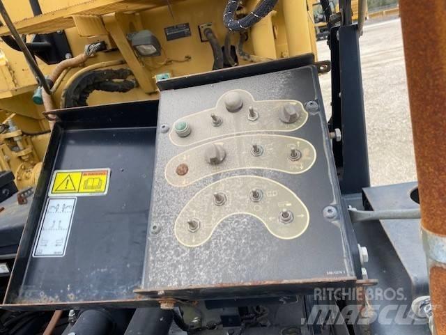CAT AP1055E Asfalto klotuvai