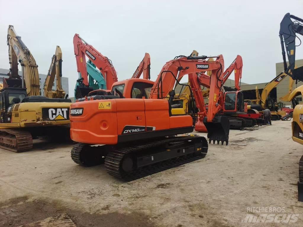 Doosan DX 140 Vikšriniai ekskavatoriai