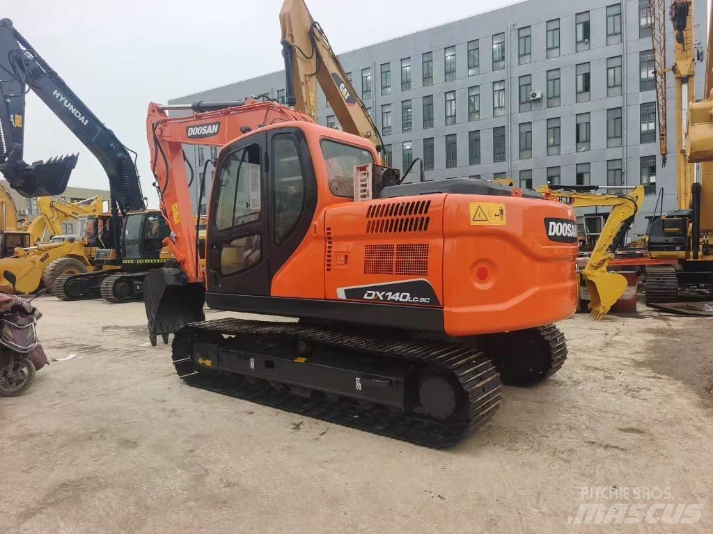 Doosan DX 140 Vikšriniai ekskavatoriai