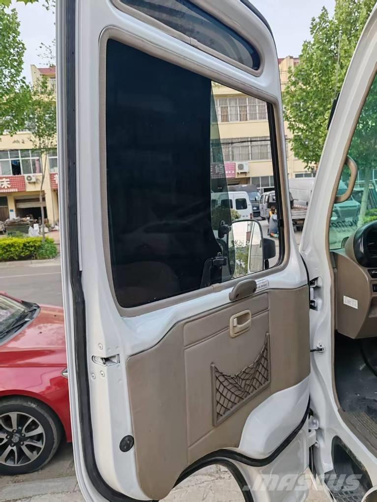 Toyota Coaster Tarpmiestiniai autobusai
