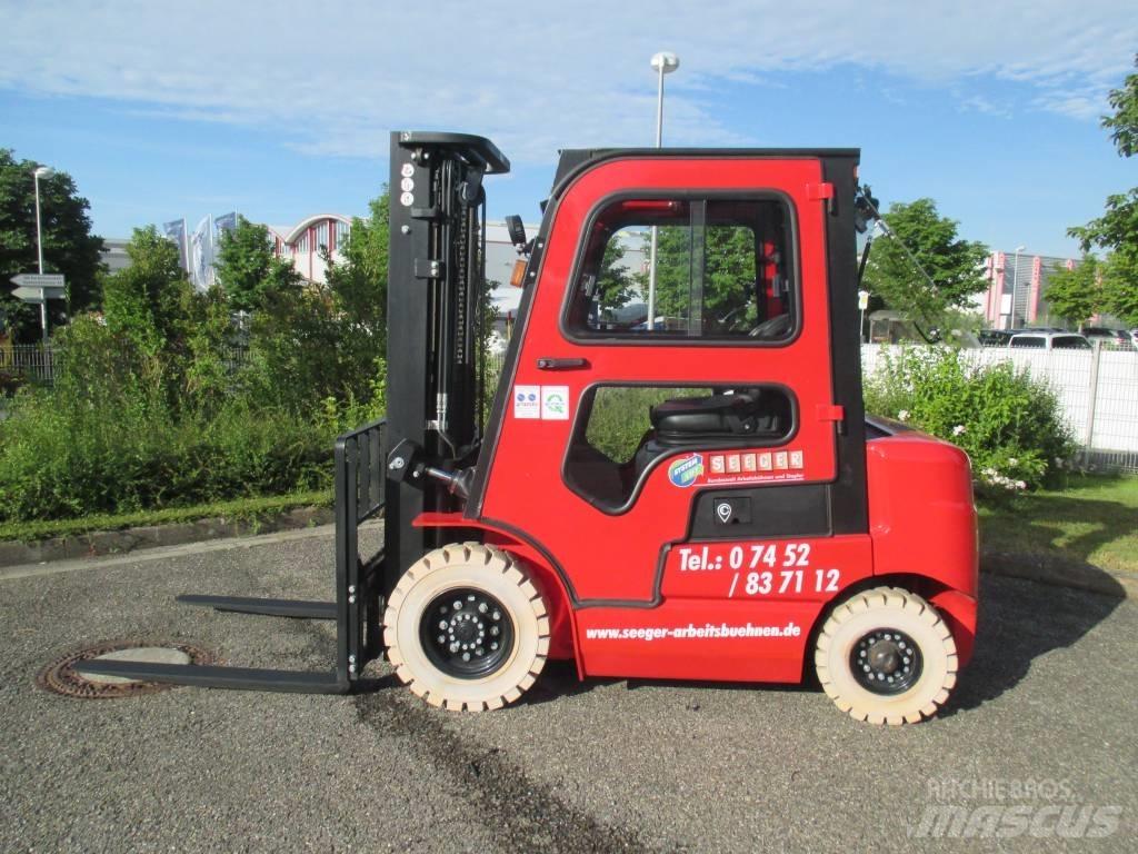 EP EFL 252 Elektriniai šakiniai krautuvai