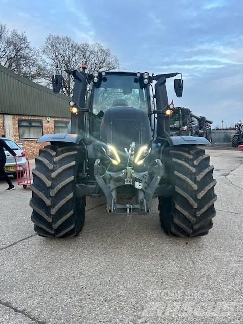 Valtra T 235 D Traktoriai