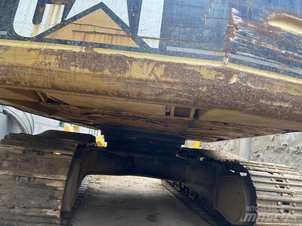 CAT 330 B L Vikšriniai ekskavatoriai