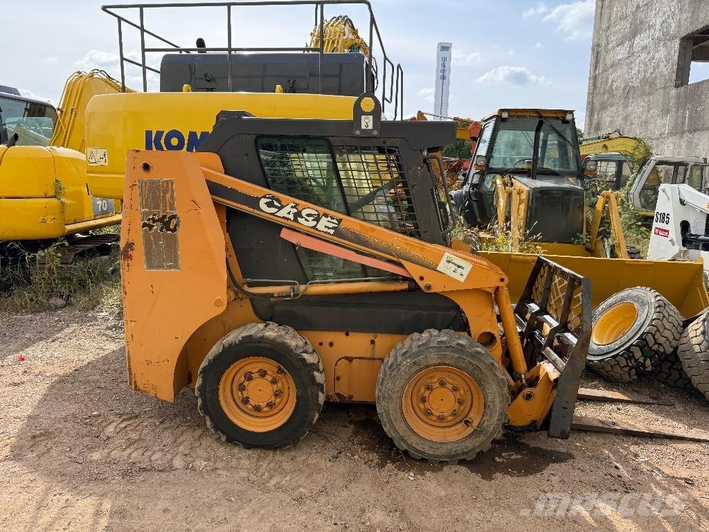 CASE 410 Krautuvai su šoniniu pasukimu