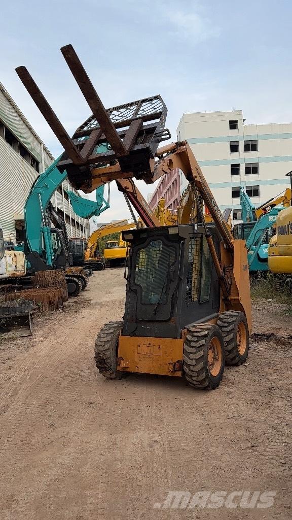 CASE 410 Krautuvai su šoniniu pasukimu