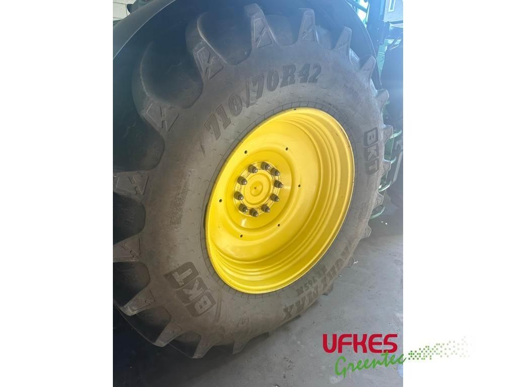 John Deere 6215 R Traktoriai
