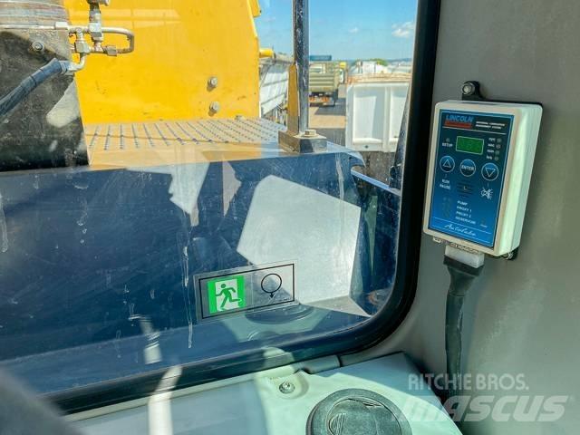 CAT 374F L Vikšriniai ekskavatoriai
