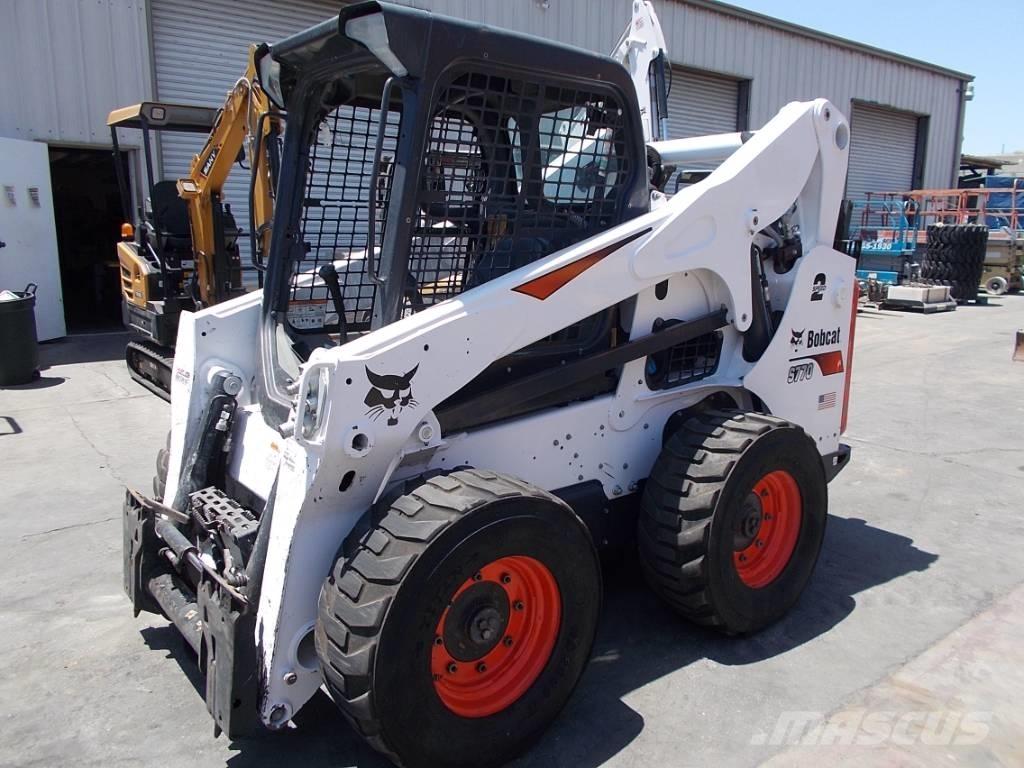 Bobcat S770 Krautuvai su šoniniu pasukimu