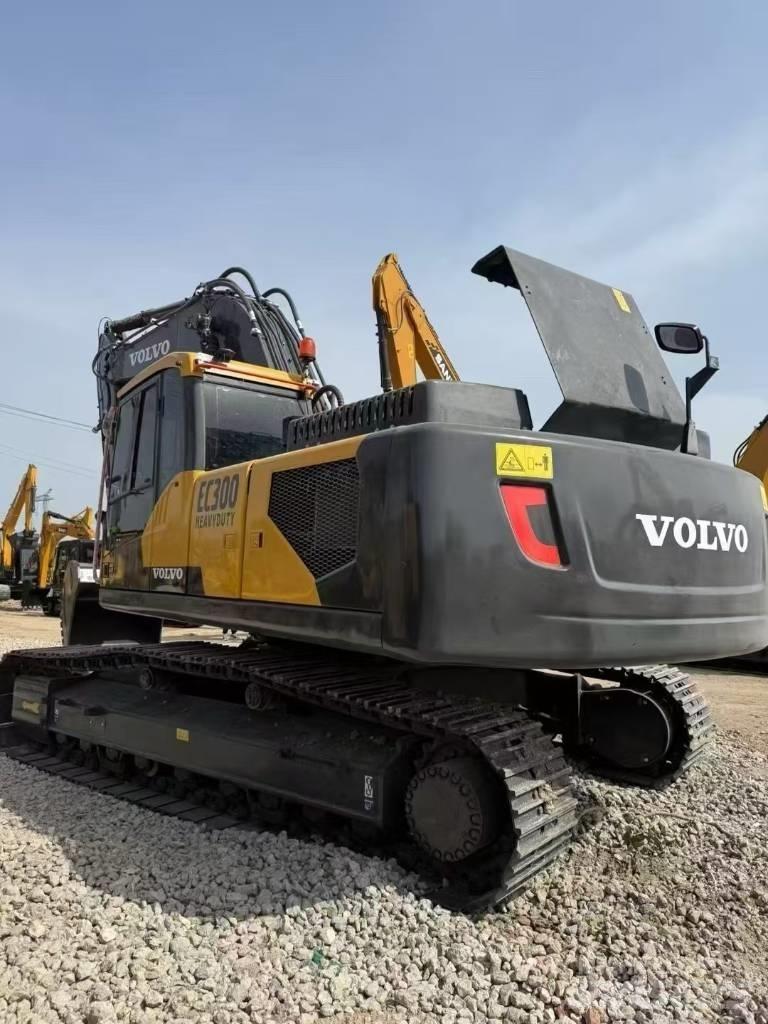 Volvo 300D Vikšriniai ekskavatoriai