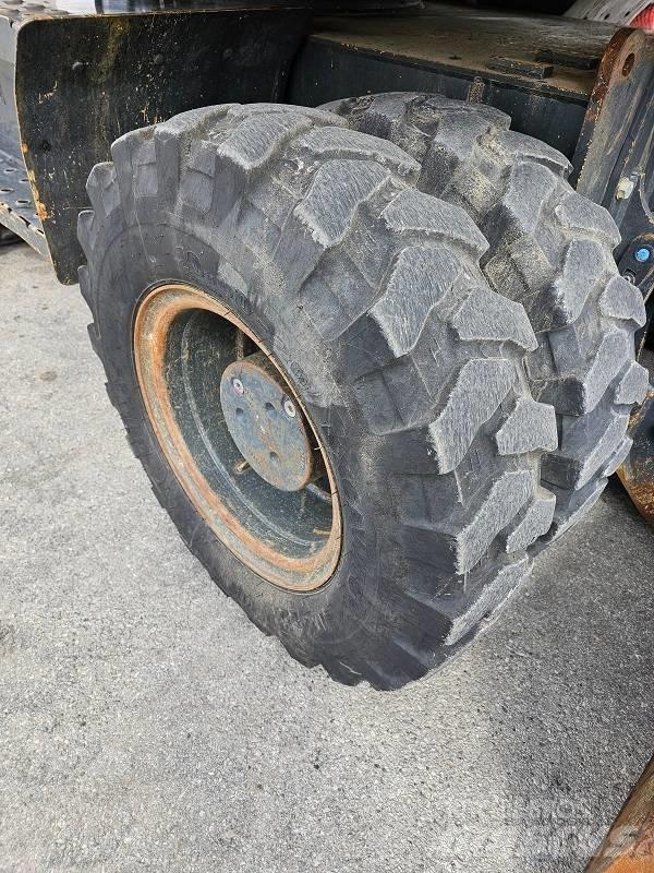Komatsu PW 148-8 Ratiniai ekskavatoriai