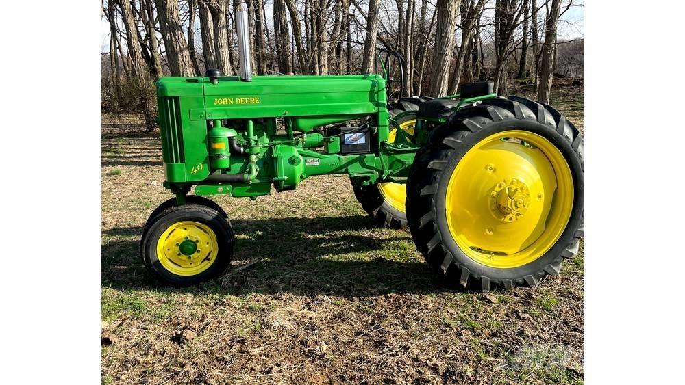 John Deere 40T Traktoriai