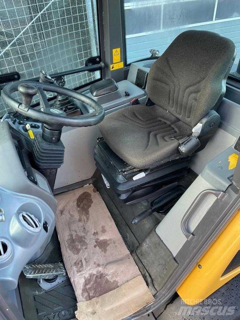 Volvo L28F Mini krautuvai
