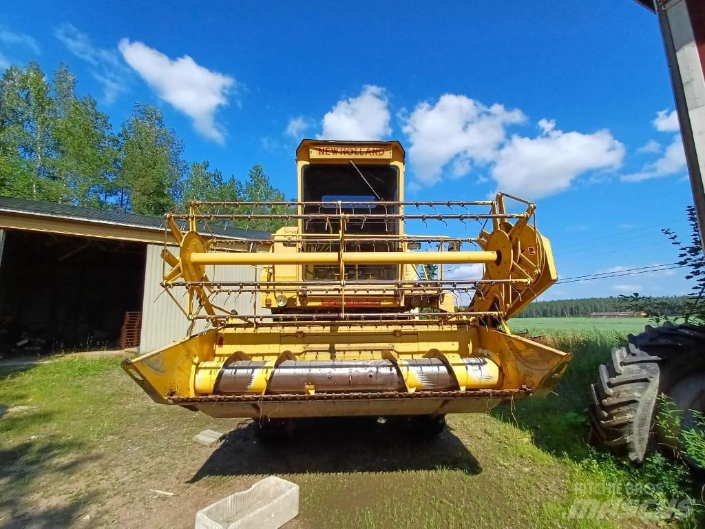 New Holland 8030 Derliaus nuėmimo kombainai