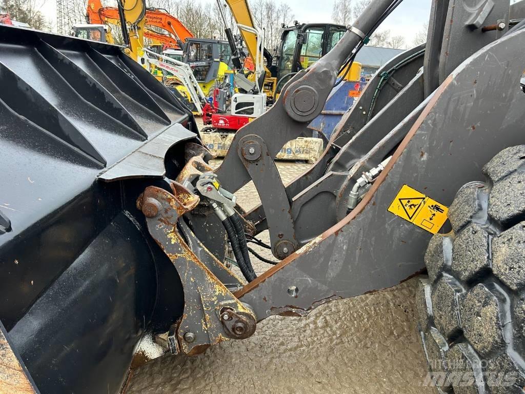 Volvo L 120 H Naudoti ratiniai krautuvai