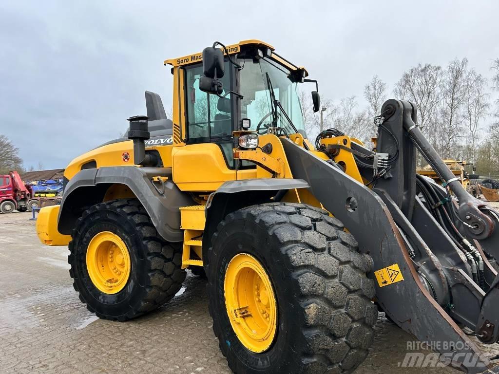 Volvo L 120 H Naudoti ratiniai krautuvai