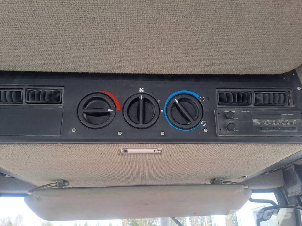 Case IH 685 XL Traktoriai