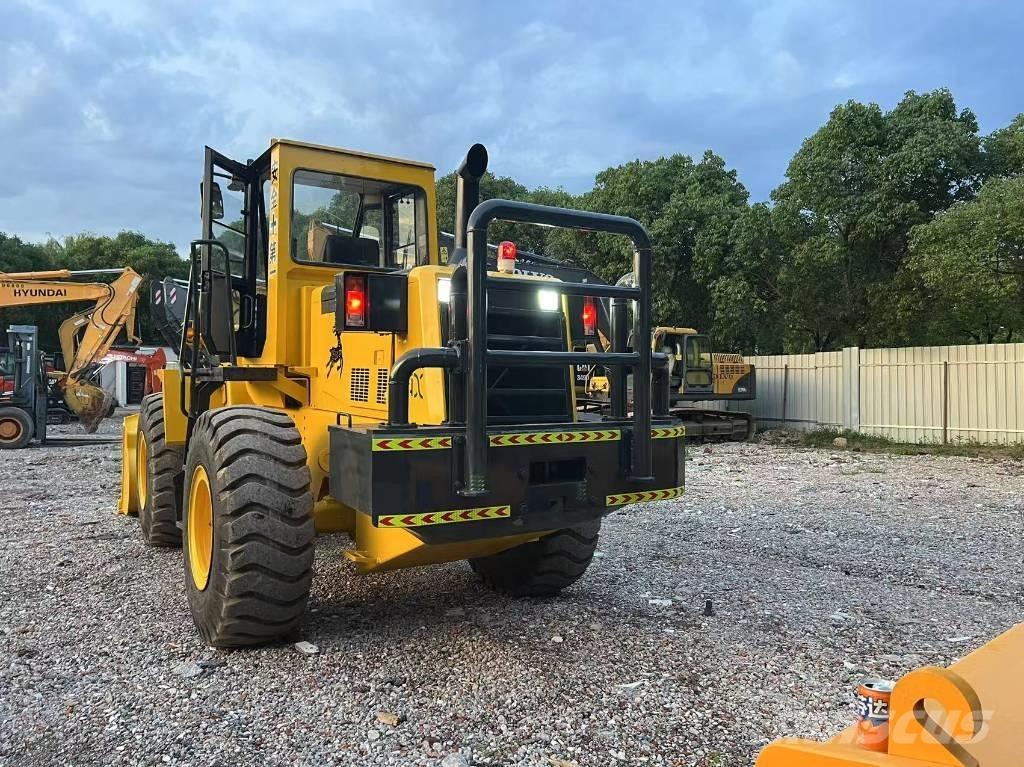 Komatsu WA 320-3 Naudoti ratiniai krautuvai