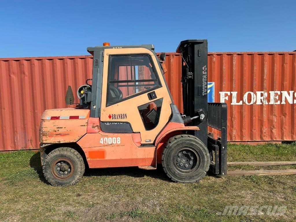 Toyota 7 FGU 45 Šakiniai krautuvai - Kita