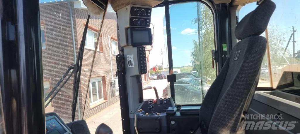 CAT 972 M Naudoti ratiniai krautuvai