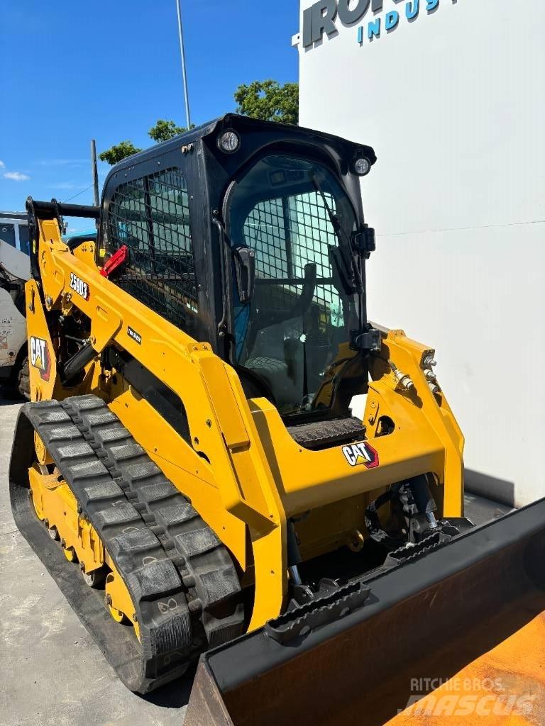 CAT 259D3 Krautuvai su šoniniu pasukimu