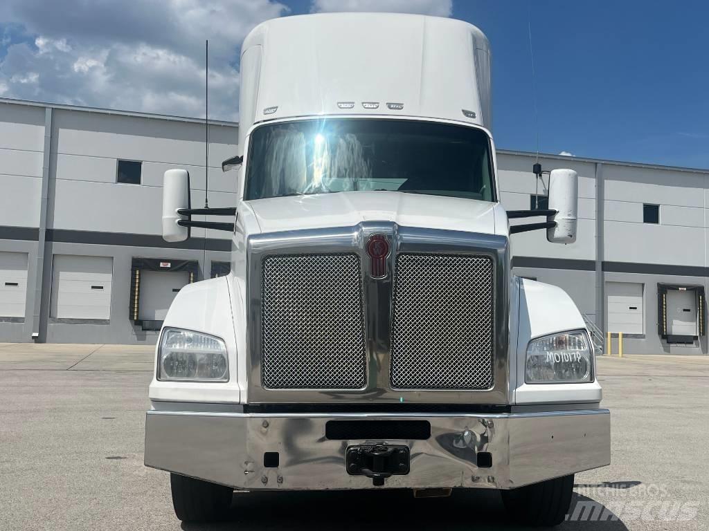 Kenworth T 880 Naudoti vilkikai