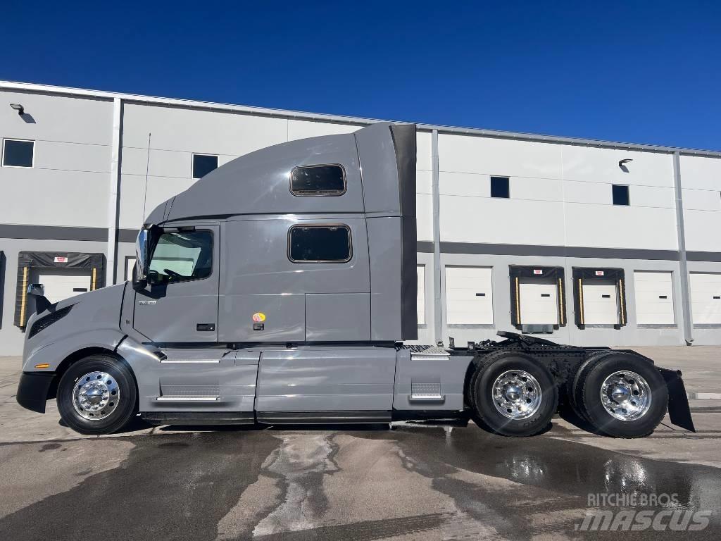 Volvo VNL860 Naudoti vilkikai