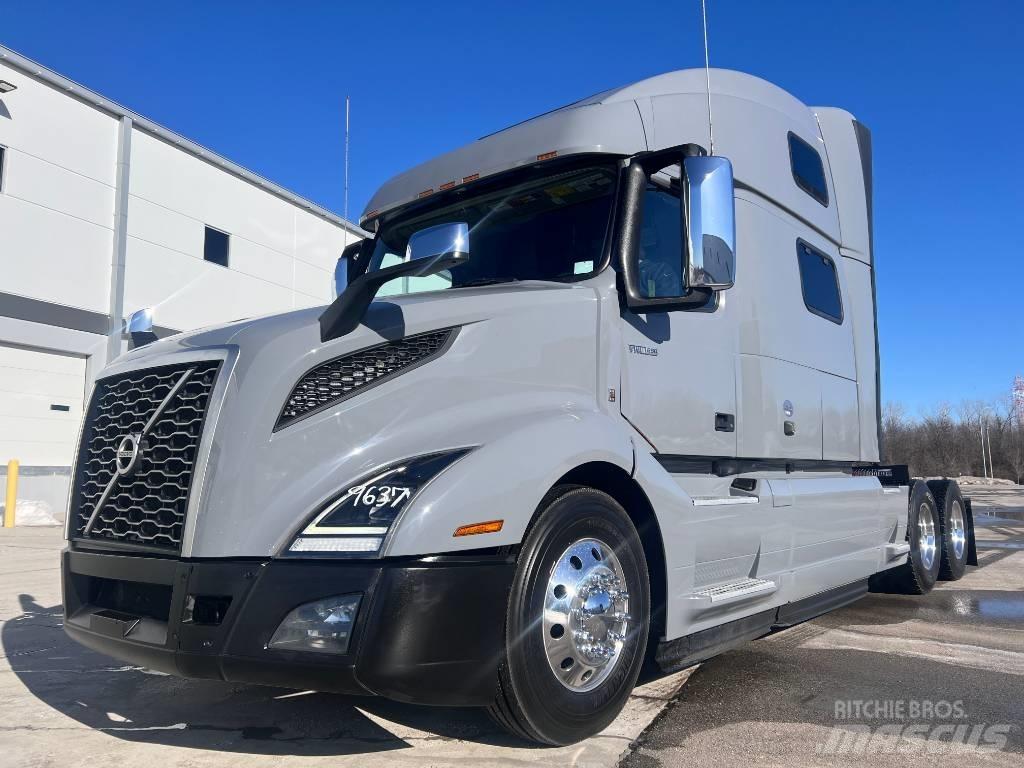 Volvo VNL860 Naudoti vilkikai