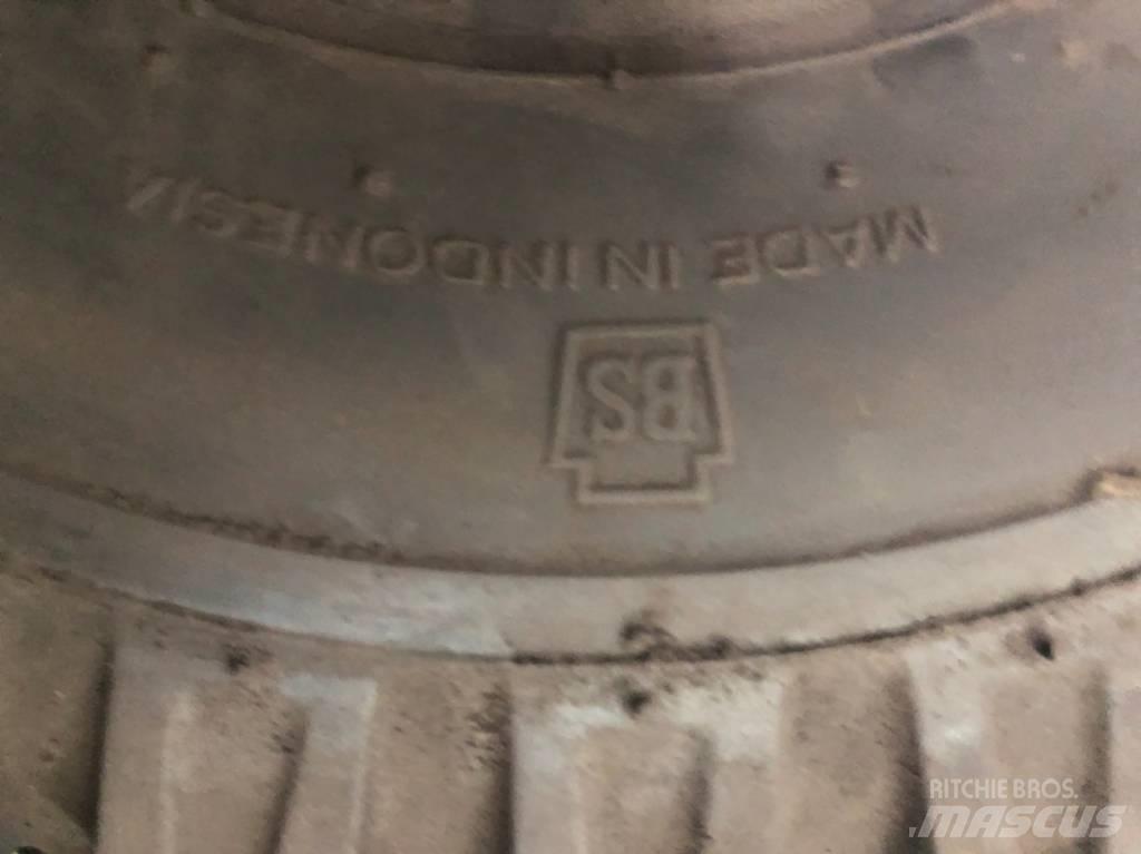 Bridgestone 21x8-9 Padangos, ratai ir ratlankiai