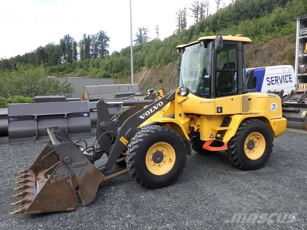 Volvo L 30 G Naudoti ratiniai krautuvai