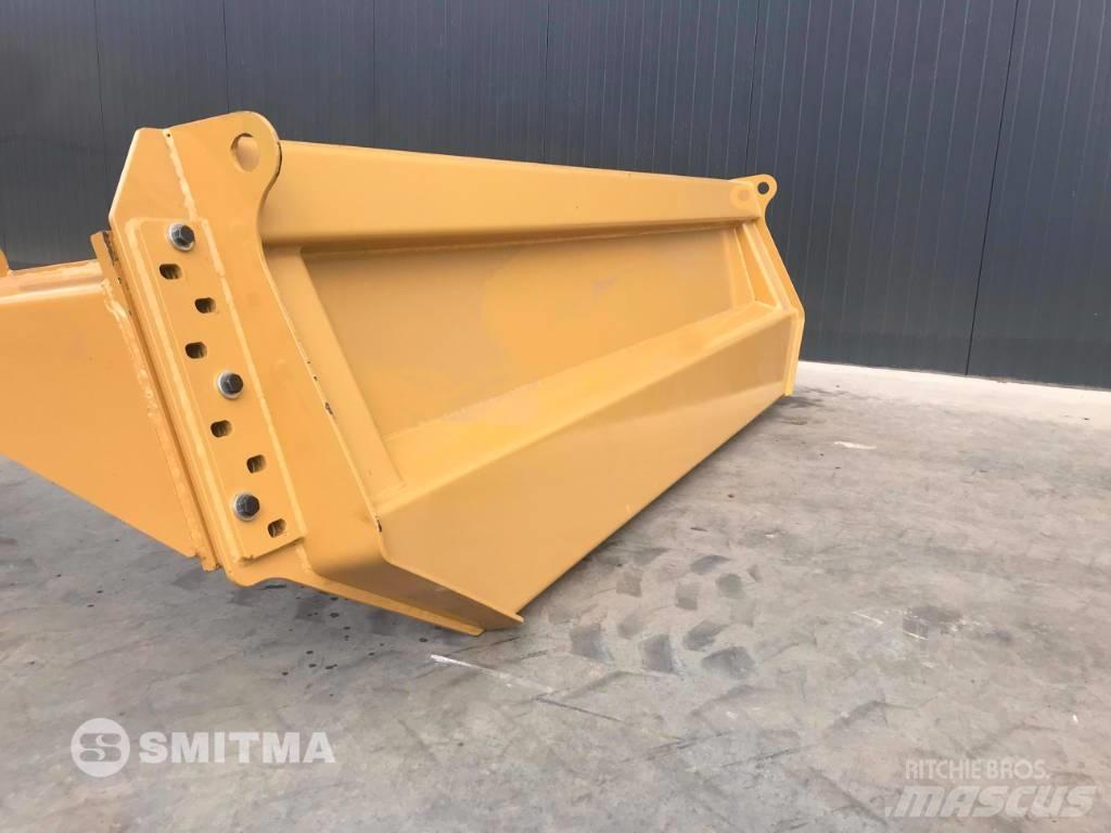CAT 730C Galiniai žibintai