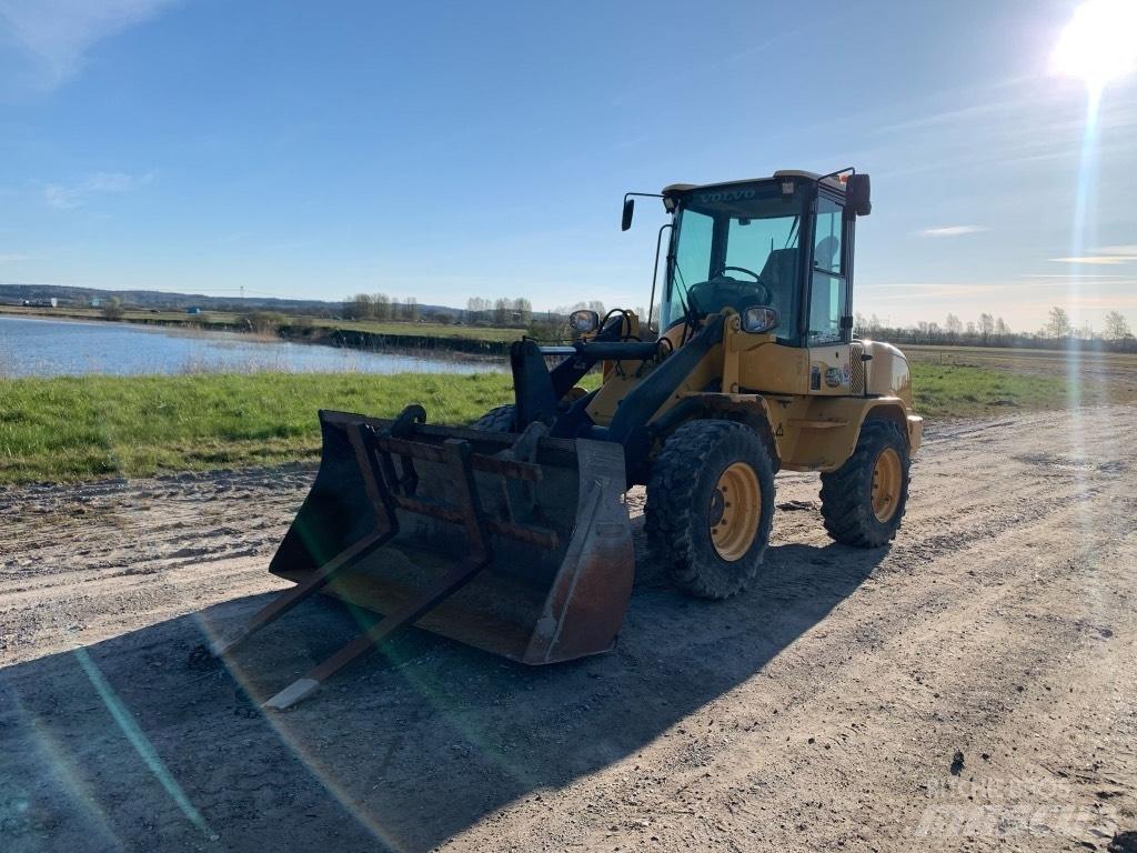 Volvo L 30 G Naudoti ratiniai krautuvai