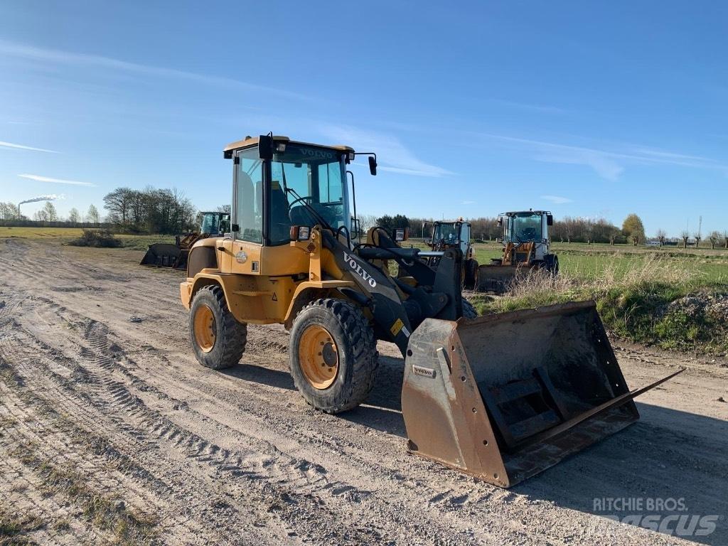 Volvo L 30 G Naudoti ratiniai krautuvai
