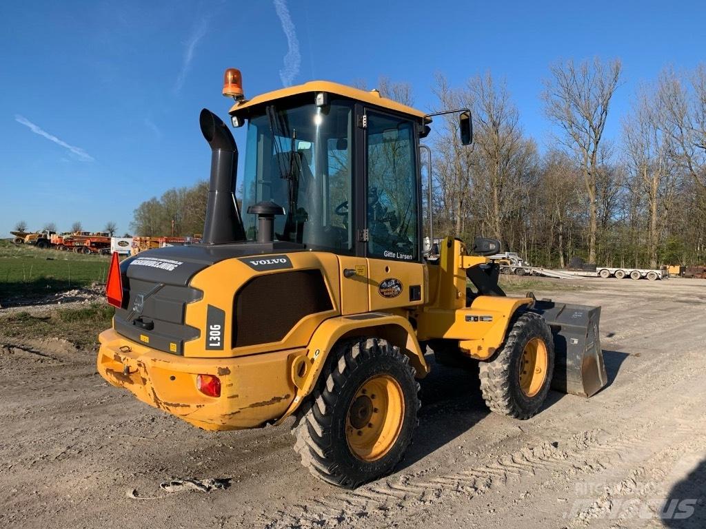Volvo L 30 G Naudoti ratiniai krautuvai
