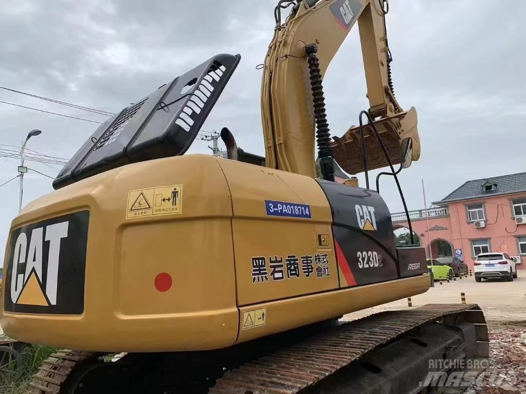 CAT 323 D L Vikšriniai ekskavatoriai