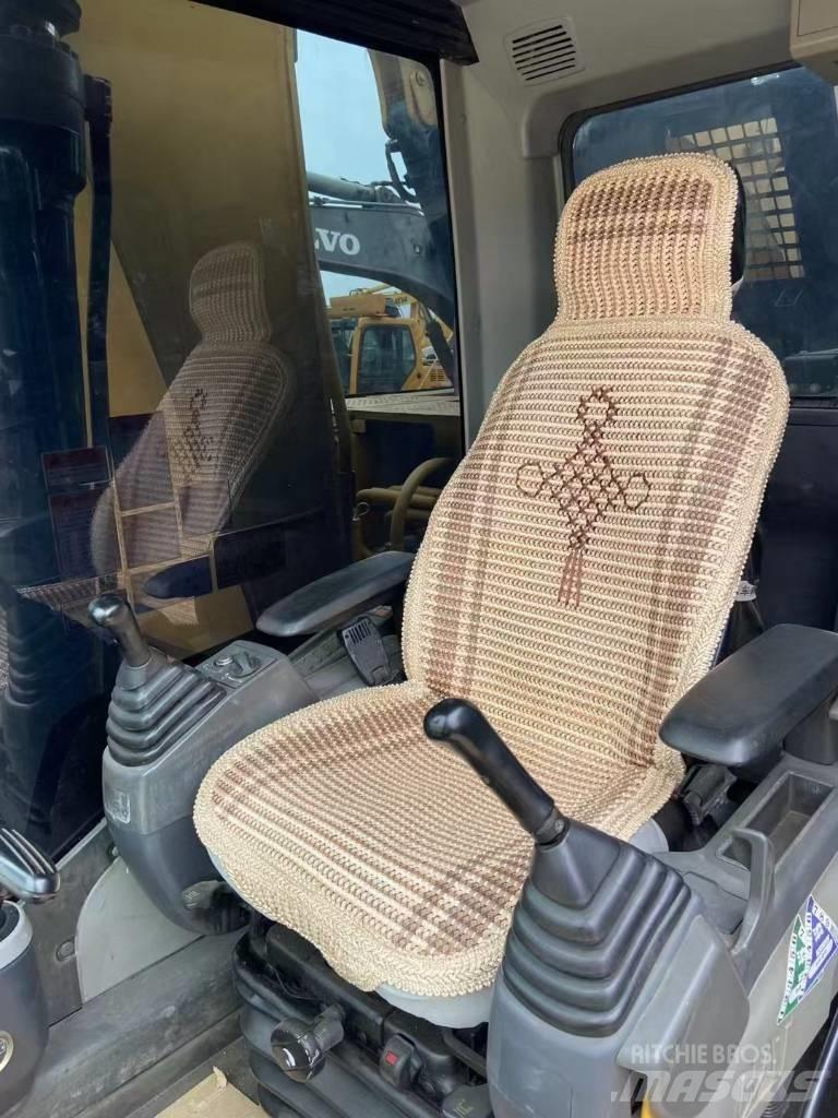 CAT 323 D L Vikšriniai ekskavatoriai
