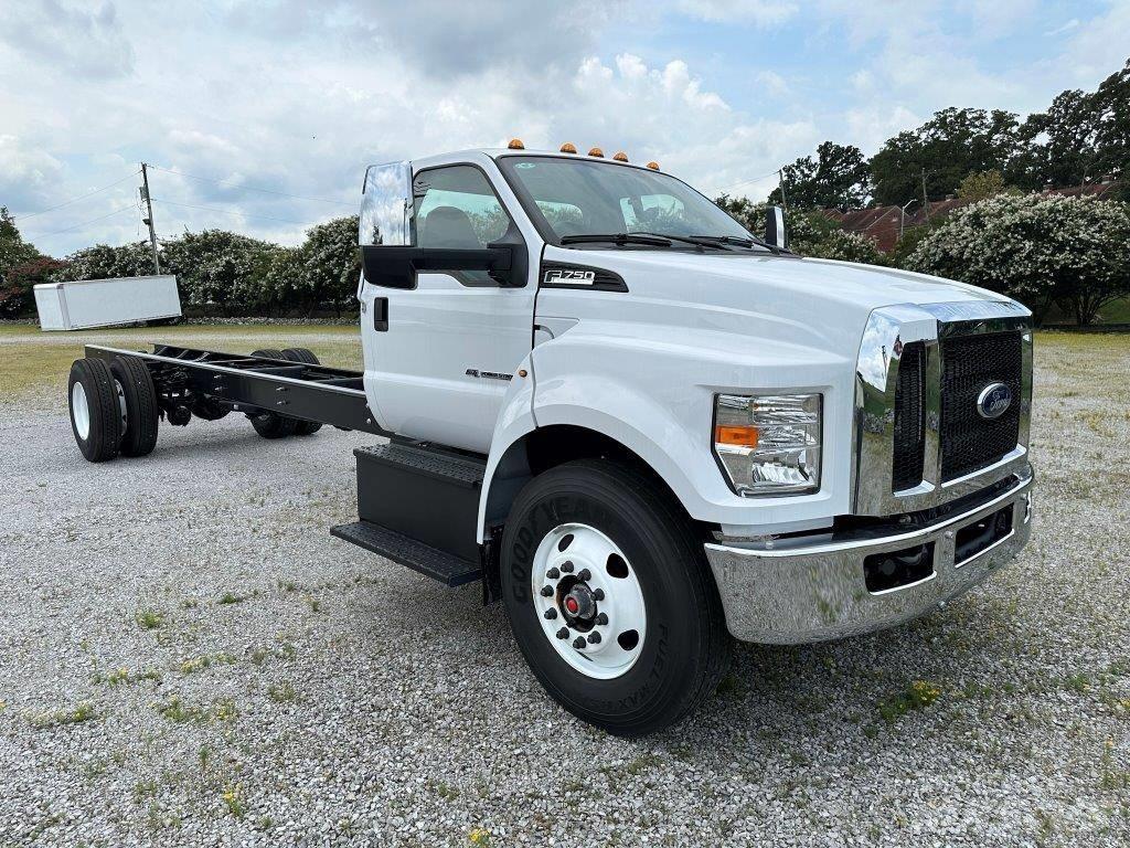 Ford F 750 Važiuoklė su kabina