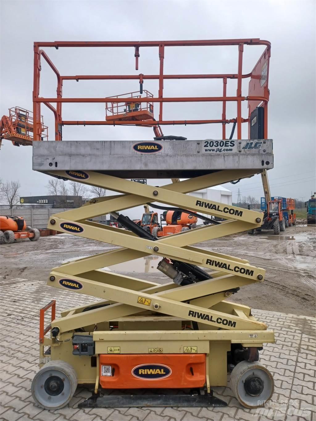 JLG 2030ES Žirkliniai keltuvai