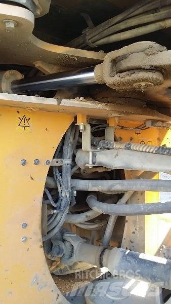 Volvo L180G Naudoti ratiniai krautuvai