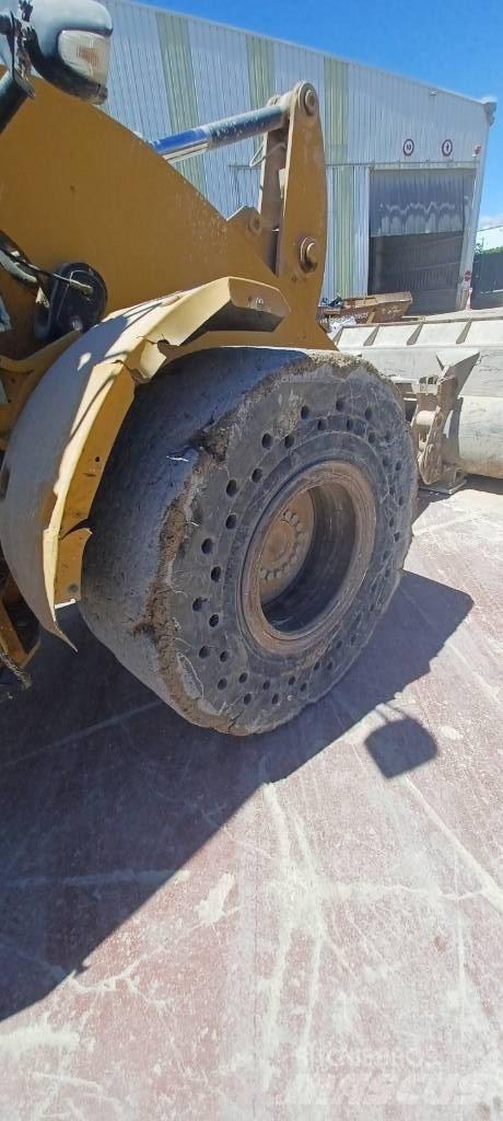 CAT 930 M Naudoti ratiniai krautuvai