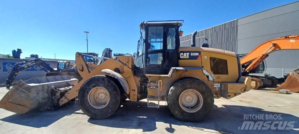 CAT 930 M Naudoti ratiniai krautuvai